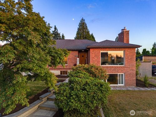 422 Crown Dr, Everett, WA, 98203-1805 | Card Image