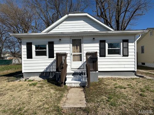 812 Cherry St, East Alton, IL, 62024-1060 | Card Image
