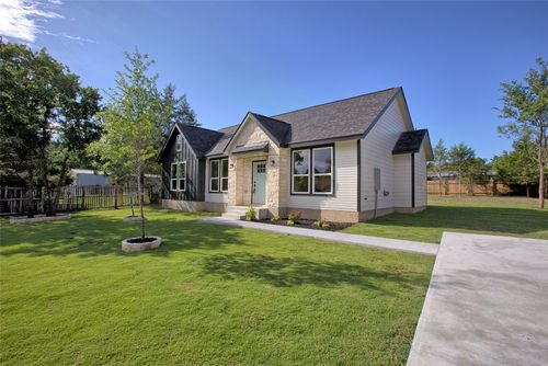 109 Creekside Dr, Bastrop, TX, 78602-6760 | Card Image