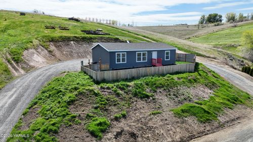 334 Lynwood Ln, Selah, WA, 98942-9326 | Card Image