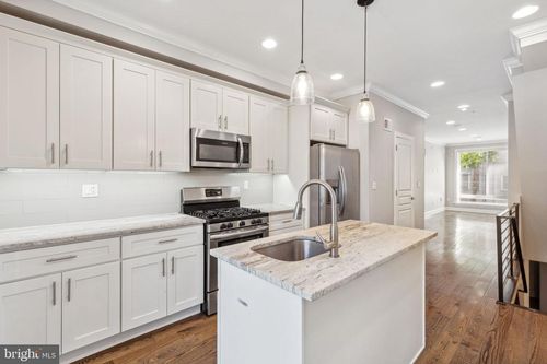 1922 S Lambert St, PHILADELPHIA, PA, 19145-2825 | Card Image