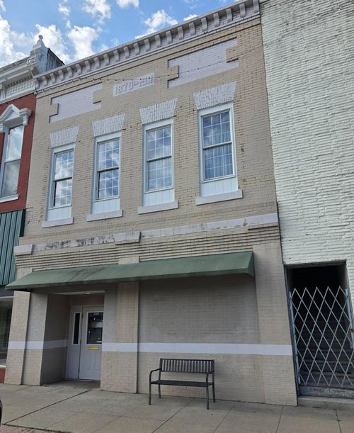 105 W Cherry St, Nevada, MO, 64772-3359 | Card Image