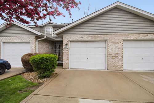 8218 Daniel Dr, Justice, IL, 60458-1693 | Card Image