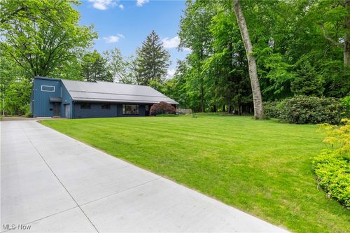 12866 Lake Shore Boulevard, Bratenahl, OH, 44108 | Card Image