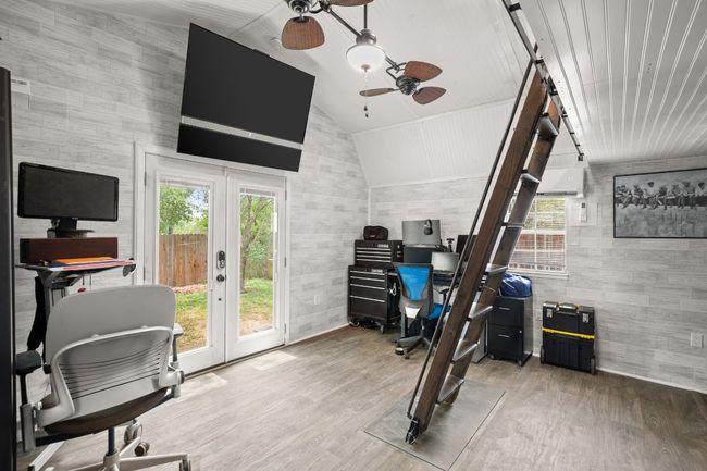 With its open layout and loft, the office can easily adapt to suit various needs, providing a flexible area that can evolve with you | Image 30
