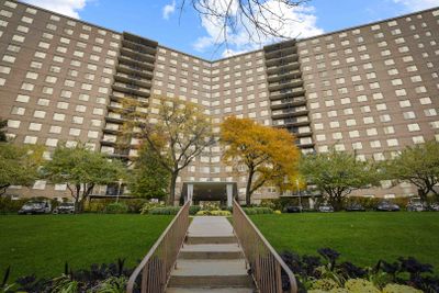 1704 - 7033 N Kedzie Avenue, Condo with 2 bedrooms, 2 bathrooms and 2 parking in Chicago IL | Image 1