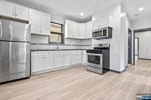 211 13th St, Newark, NJ, 07107-1226 | Card Image