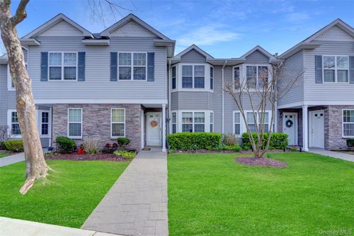 219 Medea Way, Islip, NY, 11722 | Card Image