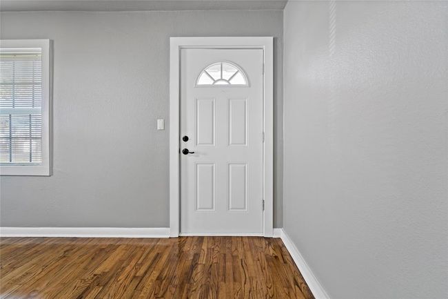 915 E Hanna St, House other with 3 bedrooms, 2 bathrooms and 2 parking in Calvert TX | Image 9