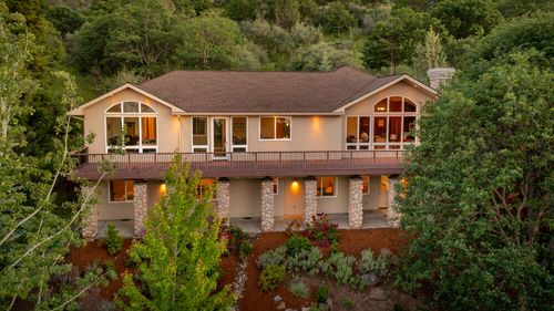 6586 Coopers Hawk Rd, Klamath Falls, OR, 97601-8714 | Card Image