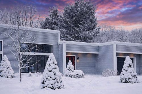 b-8906-B Manhattan N, Traverse City, MI, 49685-9614 | Card Image