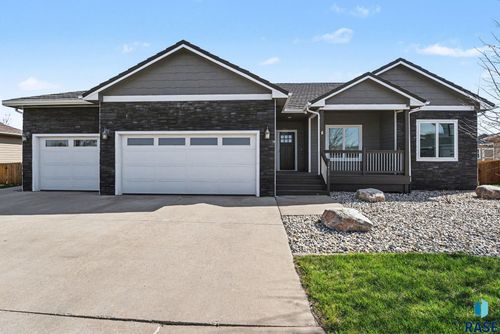 2405 E Yorkshire St, Sioux Falls, SD, 57108-2862 | Card Image