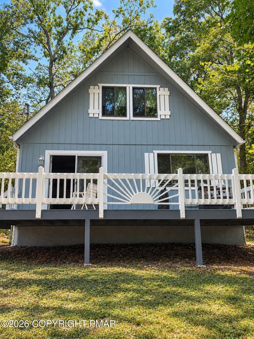 102 Price St, Bushkill, PA, 18324-7646 | Card Image