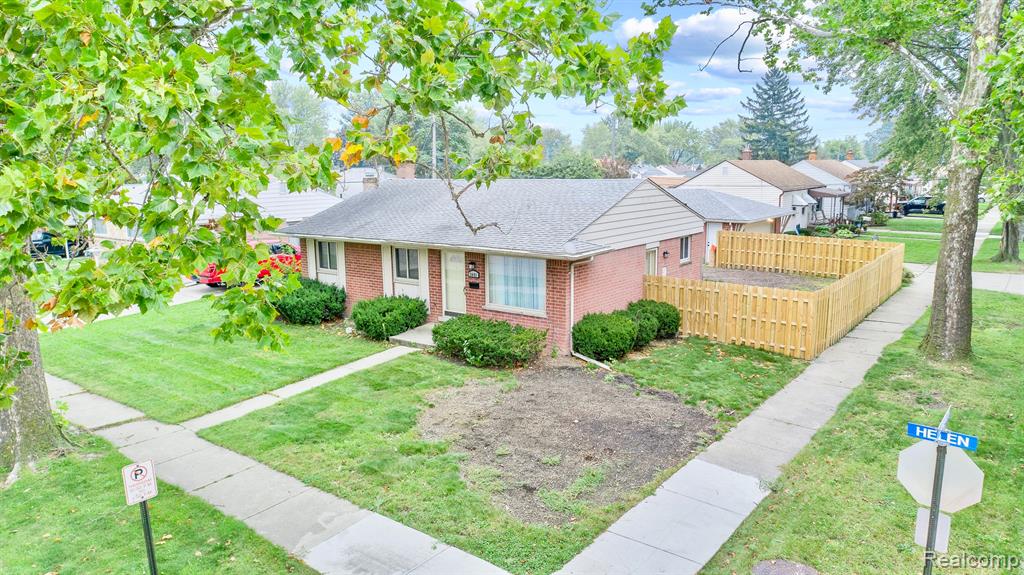 Helen Ave, Lincoln Park, MI 48146
