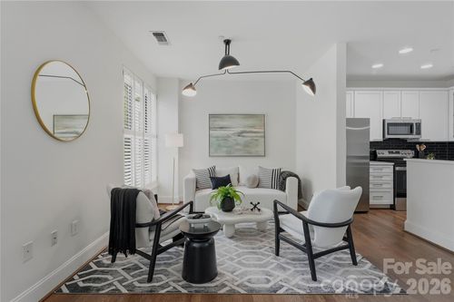 226-400 N Church St, Charlotte, NC, 28202-2190 | Card Image