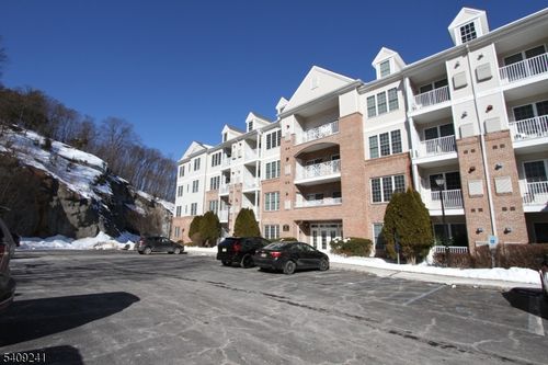 6208 Brookhaven Ct, Riverdale, NJ, 07457-1648 | Card Image