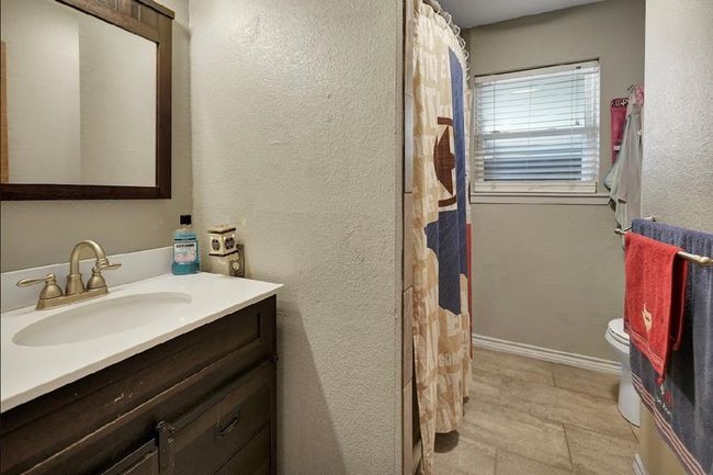 7605 N Service Rd, House other with 3 bedrooms, 2 bathrooms and 2 parking in Big Spring TX | Image 14