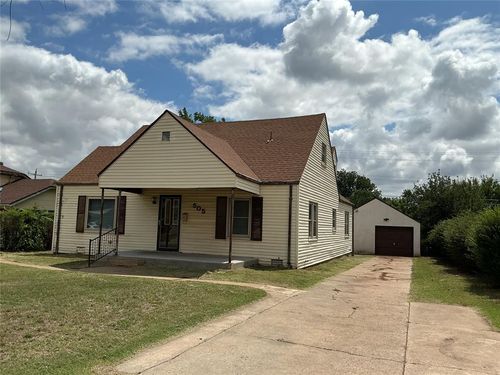 505 S 7th St, Clinton, OK, 73601-4403 | Card Image