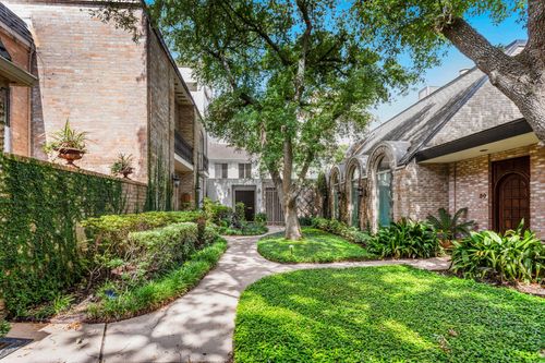 33 River Hollow Ln, Houston, TX, 77027-9401 | Card Image