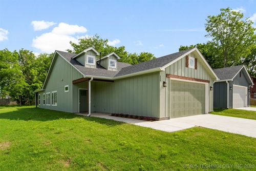 339 W Hickory St, Coweta, OK, 74429-2189 | Card Image