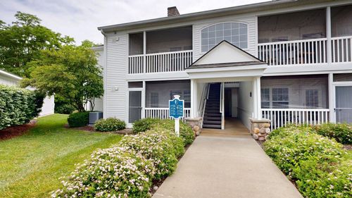 2718 S Knightsbridge Cir, Ann Arbor, MI, 48105-9287 | Card Image