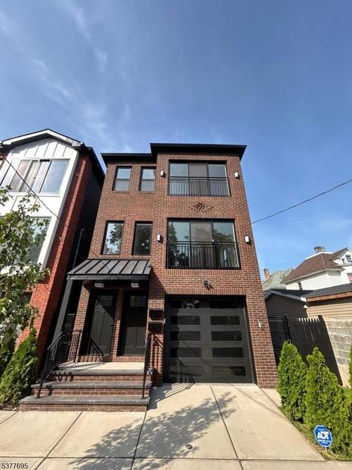 13 Voorhees St, Newark, NJ, 07108-1011 | Card Image