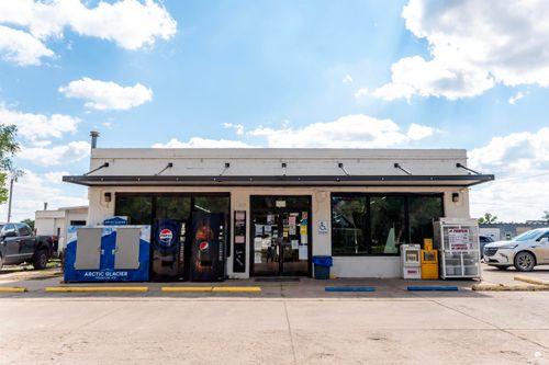 219 W 4th St, Solomon, KS, 67480-9737 | Card Image