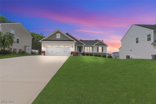 2830 Superior Dr, Uniontown, OH, 44685-8384 | Card Image