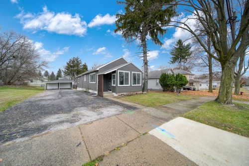 328 Adams St, Jackson, MI, 49202-2217 | Card Image