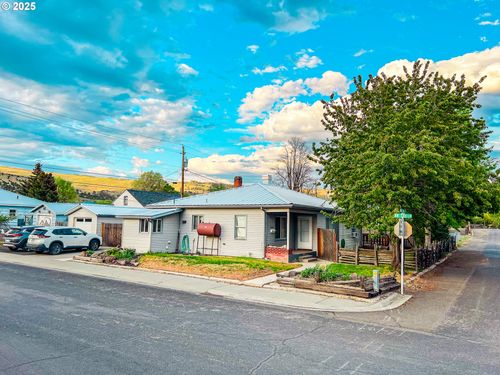 227 Nw 2nd Ave, John Day, OR, 97845-1106 | Card Image