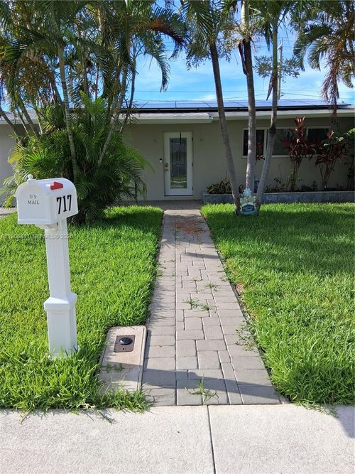 717 Se 2nd St, Deerfield Beach, FL, 33441-4007 | Card Image