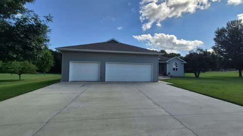 1102 Oak Hill Rd, Estherville, IA, 51334-1887 | Card Image