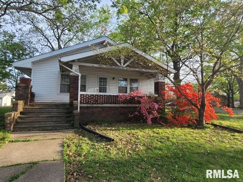 211 W Matthew St, Sesser, IL, 62884-1833 | Card Image