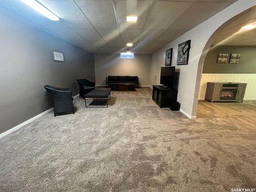 303 2nd Ave W, Montmartre, SK, S0G3M0 | Card Image