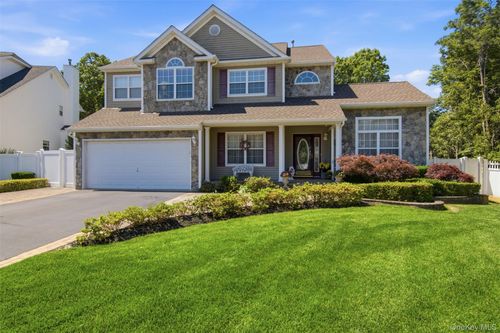 15 Scenicview Cres, Manorville, NY, 11949-2979 | Card Image