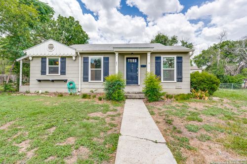 106 Field Crest Dr, San Antonio, TX, 78209-4704 | Card Image