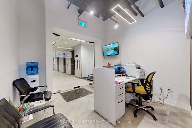 404-406 - 1275 Finch Ave W, Home with 0 bedrooms, 0 bathrooms and 3 parking in North York ON | Image 9