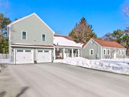 12 Warren St, Georgetown, MA, 01833-1824 | Card Image