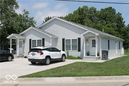 821 E 10th St, Seymour, IN, 47274-1302 | Card Image