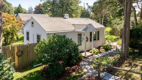 82 Beach St, Plymouth, MA, 02360-1056 | Card Image