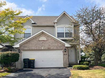 900 Windstone Court, Townhouse with 3 bedrooms, 2 bathrooms and 2 parking in Lake In The Hills IL | Image 1