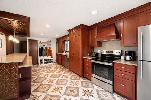 b-183 Forest St, Arlington, MA, 02474 | Card Image