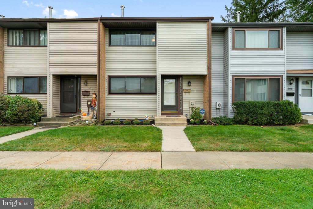 Canterbury Ct, East Windsor, NJ 08520