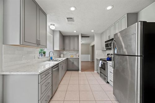 4131 N New Meadows Dr, Sugar Land, TX, 77479-5105 | Card Image