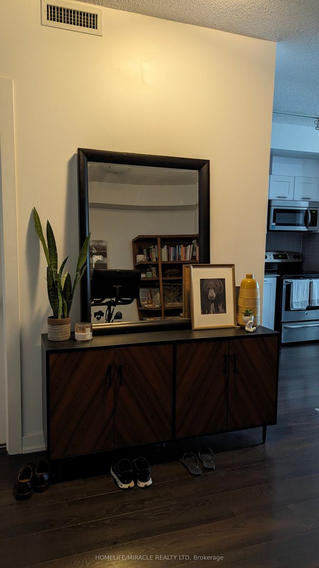 2008 - 20 Bruyeres Mews, Condo with 2 bedrooms, 1 bathrooms and null parking in Toronto ON | Image 13