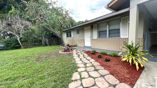 6831 Eastview Dr, LAKE WORTH, FL, 33462-3913 | Card Image