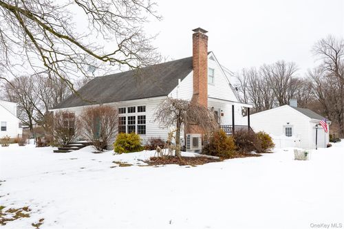 12 Valley View Rd, Hyde Park, NY, 12538-1006 | Card Image
