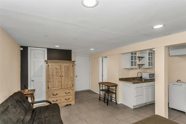Lower Level Living Area | Image 30