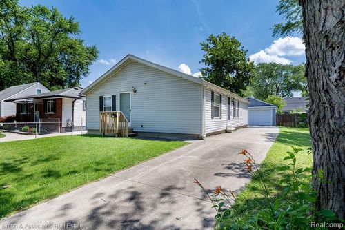 4995 Croissant St, Dearborn Heights, MI, 48125-3407 | Card Image