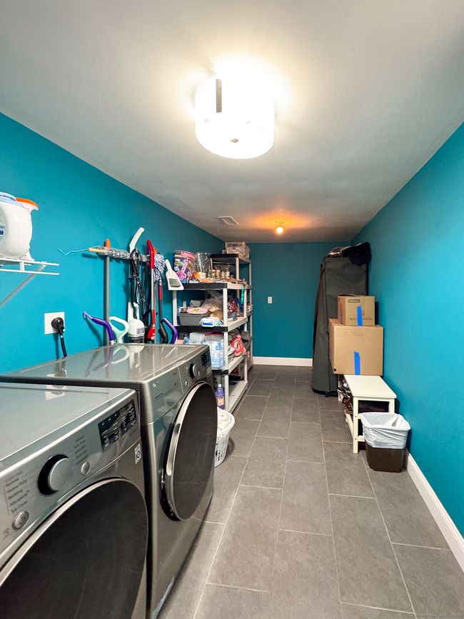 5 Shannon Rdg, House other with 3 bedrooms, 3 bathrooms and null parking in Danbury CT | Image 24
